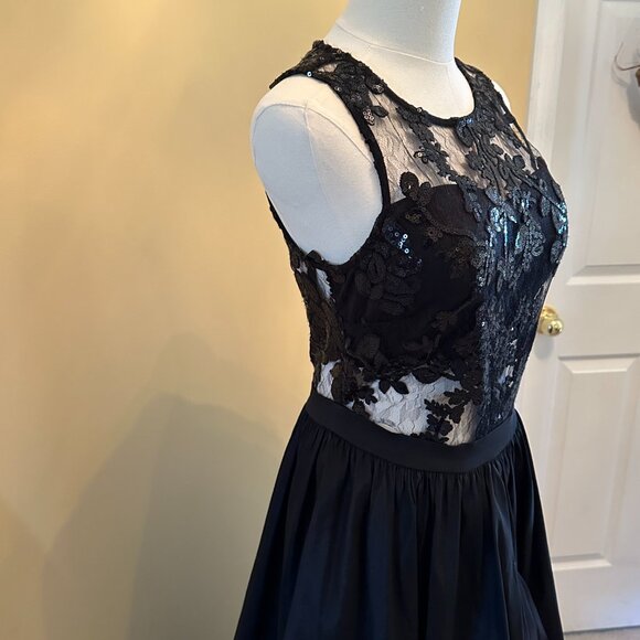 Black High-Low Prom/Evening Gown, Size 9 - Picture 5 of 8